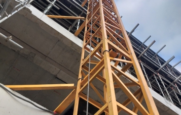 VẬN THĂNG NÂNG HÀNG 1500KG